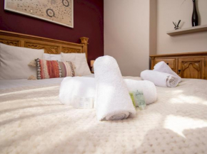 Pass the Keys Private Entrance GF 2 bed flat near Renfrew Centre Renfrew